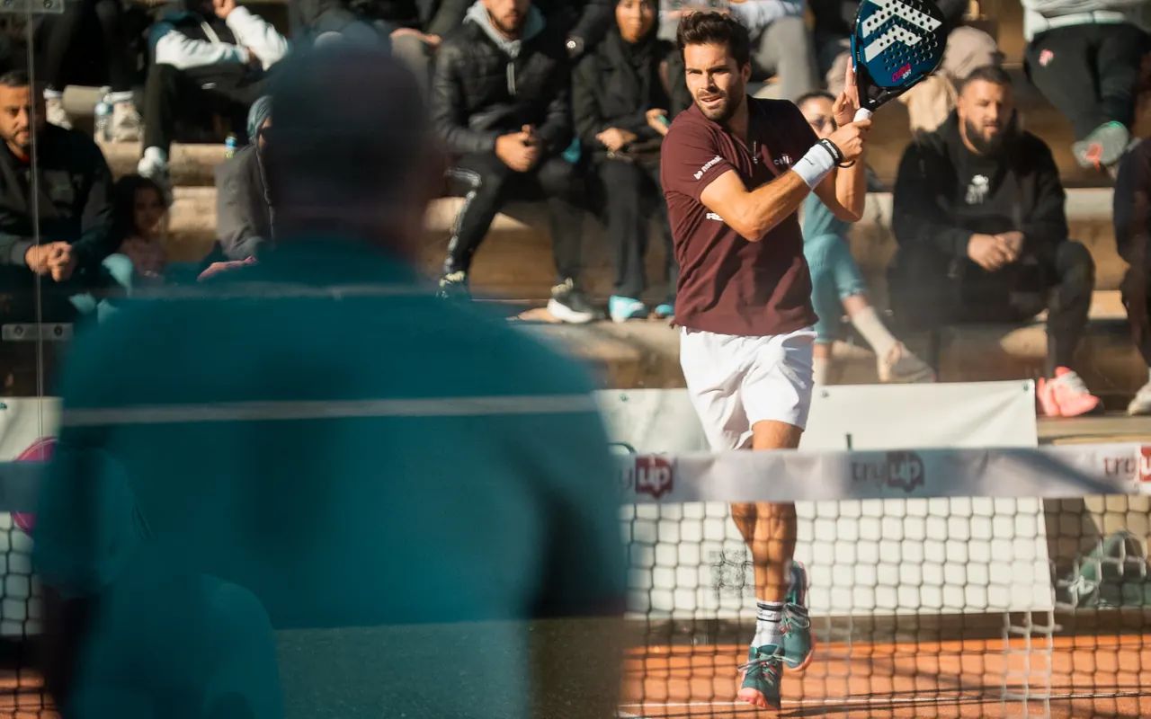Tournoi de padel en entreprise : le guide complet pour en faire un levier business (2026)